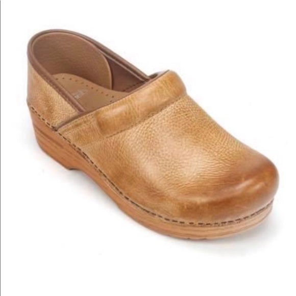 tan dansko clogs